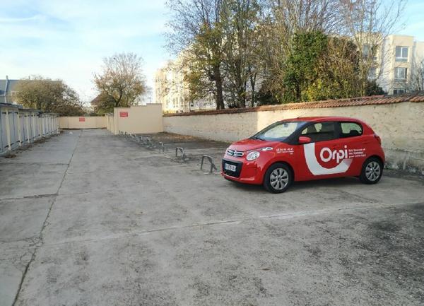 Stationnement à louer    Compiègne