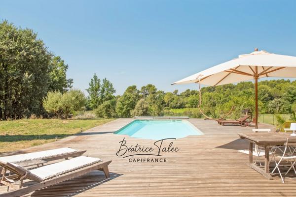 Maison contemporaine 5 pièces au cœur des vignes, piscine, 6000m2 terrain arboré, magnifique vue dans un environnement calme et privilégié, 20 minutes d’Aix-en-Provence.