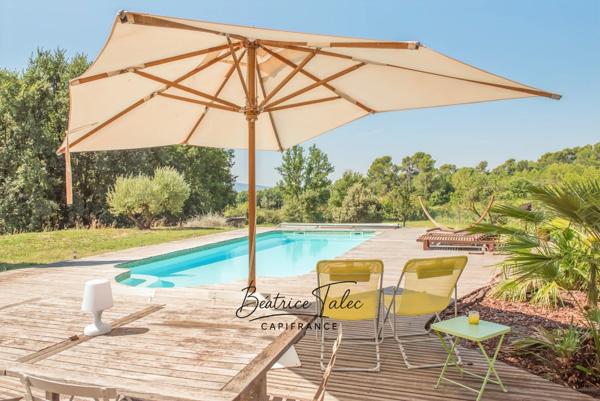Maison contemporaine 5 pièces au cœur des vignes, piscine, 6000m2 terrain arboré, magnifique vue dans un environnement calme et privilégié, 20 minutes d’Aix-en-Provence.