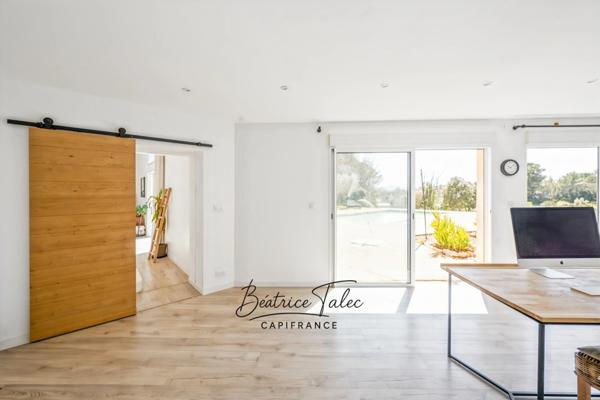 Maison contemporaine 5 pièces au cœur des vignes, piscine, 6000m2 terrain arboré, magnifique vue dans un environnement calme et privilégié, 20 minutes d’Aix-en-Provence.