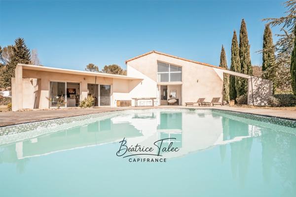 Maison contemporaine 5 pièces au cœur des vignes, piscine, 6000m2 terrain arboré, magnifique vue dans un environnement calme et privilégié, 20 minutes d’Aix-en-Provence.