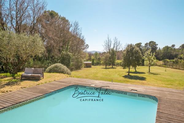 Maison contemporaine 5 pièces au cœur des vignes, piscine, 6000m2 terrain arboré, magnifique vue dans un environnement calme et privilégié, 20 minutes d’Aix-en-Provence.