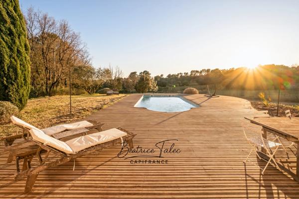 Maison contemporaine 5 pièces au cœur des vignes, piscine, 6000m2 terrain arboré, magnifique vue dans un environnement calme et privilégié, 20 minutes d’Aix-en-Provence.