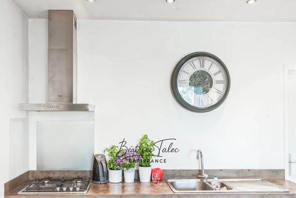 Maison contemporaine 5 pièces au cœur des vignes, piscine, 6000m2 terrain arboré, magnifique vue dans un environnement calme et privilégié, 20 minutes d’Aix-en-Provence.