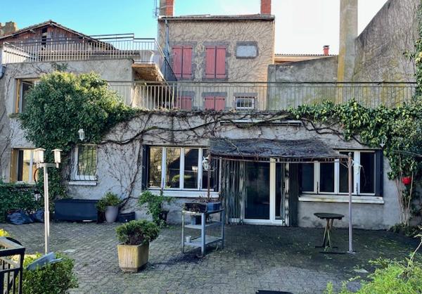 Exclusivité ERA IMMOBILIER -ensemble immobilier à rénover sur Maringues