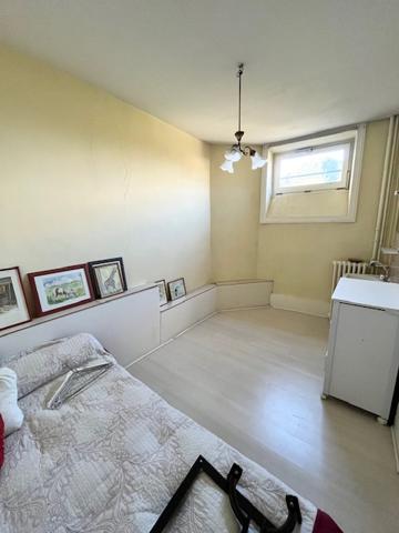 Exclusivité ERA IMMOBILIER -ensemble immobilier à rénover sur Maringues