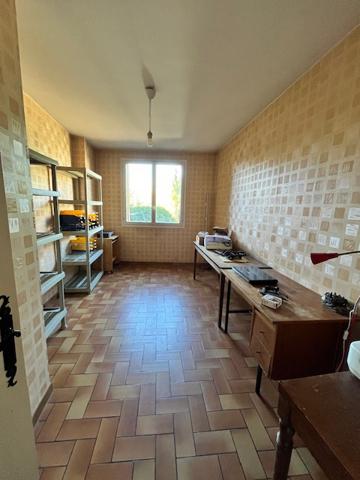 Exclusivité ERA IMMOBILIER -ensemble immobilier à rénover sur Maringues