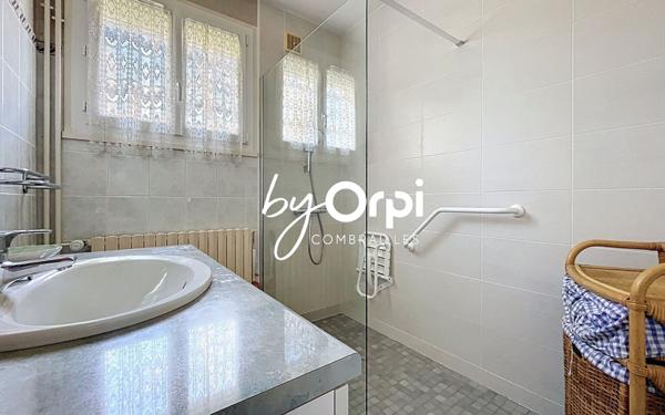 Maison à vendre    5 pièces •  Lavault-Sainte-Anne