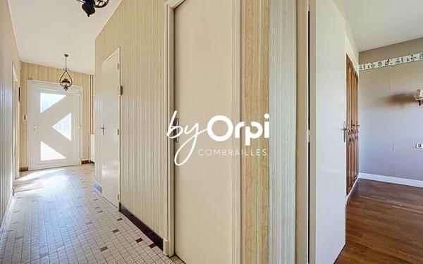 Maison à vendre    5 pièces •  Lavault-Sainte-Anne