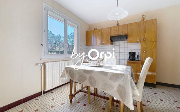 Maison à vendre    5 pièces •  Lavault-Sainte-Anne