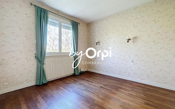 Maison à vendre    5 pièces •  Lavault-Sainte-Anne