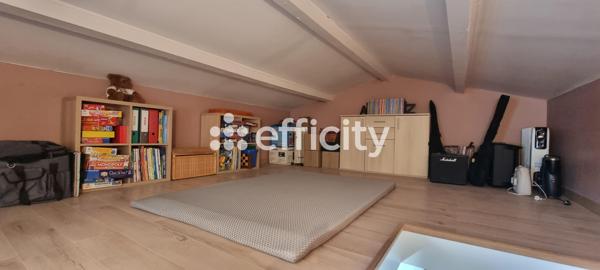 Maison
         5 pièces
        - 140 m² Bien prestige 530 000 € *