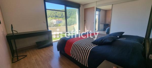 Maison
         5 pièces
        - 140 m² Bien prestige 530 000 € *