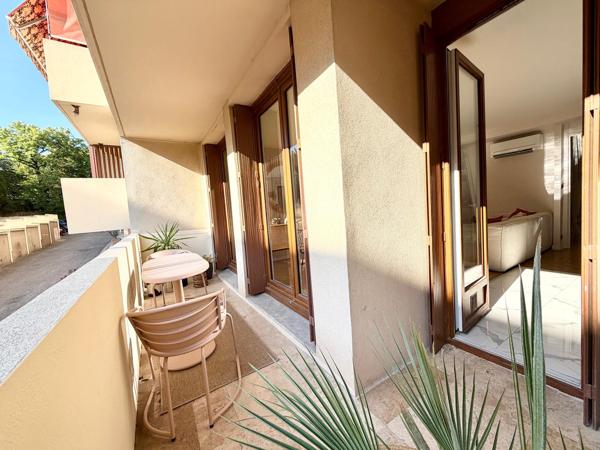 Appartement
         3 pièces
        - 70 m² Exclusivité 259 000 € *