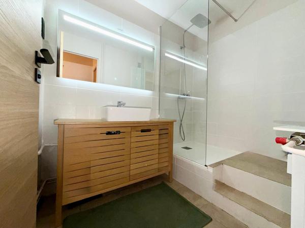 Appartement
         3 pièces
        - 70 m² Exclusivité 259 000 € *