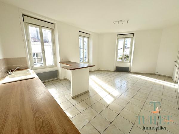 IMMEUBLE HYPER CENTRE-VILLE DE LA TREMBLADE - RAPPORT LOCATIF - INVESTISSEMENT