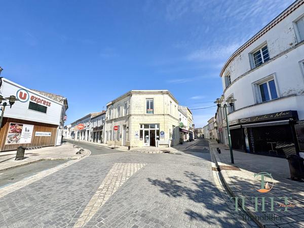 IMMEUBLE HYPER CENTRE-VILLE DE LA TREMBLADE - RAPPORT LOCATIF - INVESTISSEMENT