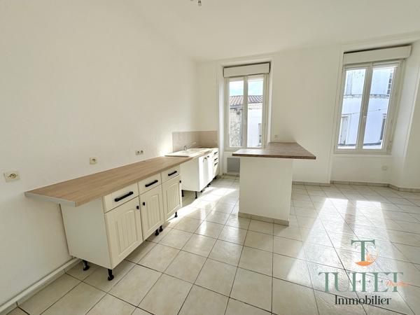 IMMEUBLE HYPER CENTRE-VILLE DE LA TREMBLADE - RAPPORT LOCATIF - INVESTISSEMENT