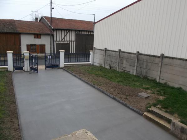 COMMUNE DE BASSUET - MAISON T 5 / SOUS-SOL / JARDIN