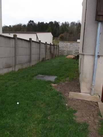 COMMUNE DE BASSUET - MAISON T 5 / SOUS-SOL / JARDIN