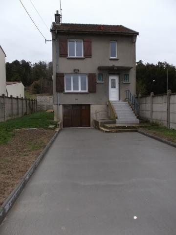 COMMUNE DE BASSUET - MAISON T 5 / SOUS-SOL / JARDIN