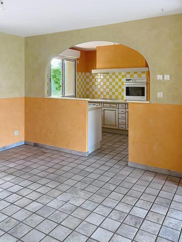 À 3 km du centre de Louhans, maison familiale