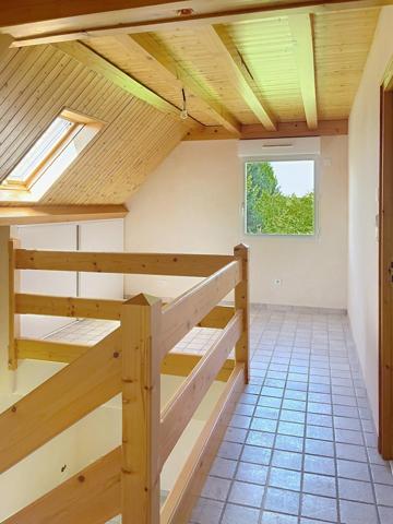 À 3 km du centre de Louhans, maison familiale