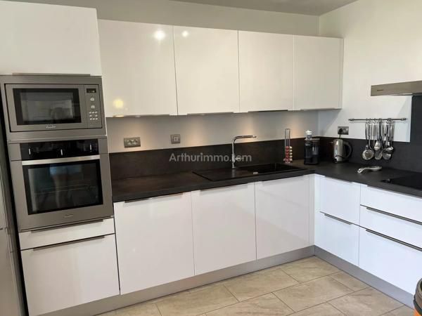 Vente                                                      Appartement
                        
                     4 pièces                      110 m2                     à Calvi