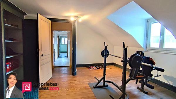 THIZY-LES-BOURG (69240) Immeuble de rapport , 5 appartements, garage et terrain 760m²