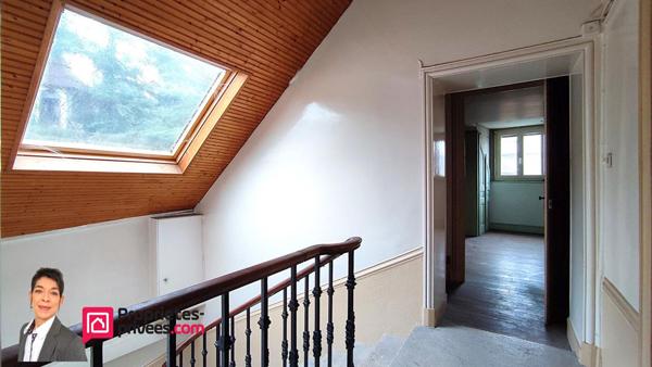 THIZY-LES-BOURG (69240) Immeuble de rapport , 5 appartements, garage et terrain 760m²