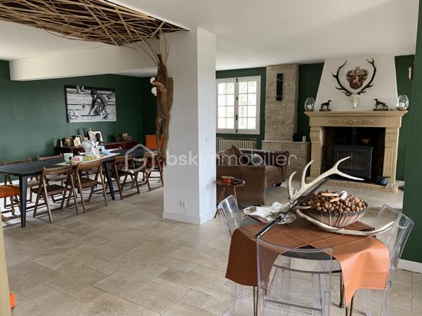 Maison de caractère avec vue panoramique sur la vallée de la Dordogne – 252 m² habitables sur 1,78 hectare

À seulement 22 km à l'est de Bergerac, cette belle demeure de caractère bénéficie d'un emplacement privilégié, au calme, en position dominante et exposée plein sud. Elle offre une vue exceptionnelle sur la campagne environnante et la vallée de la Dordogne.

D'une surface habitable d'environ 252 m², la maison séduit par ses volumes généreux, sa luminosité et son fort potentiel pour un projet familial ou touristique.

Dès l'entrée, un vaste hall dessert les différents espaces de vie. Vous découvrirez un superbe séjour de 75 m² agrémenté d'un poêle à bois, idéal pour recevoir famille et amis dans une ambiance chaleureuse.

La cuisine équipée de 12 m² est prolongée par une salle à manger de 15 m² ouvrant sur deux terrasses : une grande terrasse couverte orientée plein sud et une seconde terrasse à l'ouest, parfaite pour profiter des couchers de soleil.

Le rez-de-chaussée comprend également un cellier avec douche, rangements et toilettes.

À l'étage, un élégant escalier avec rampe en fer forgé mène à un vaste palier desservant cinq chambres spacieuses de 14 à 22 m², chacune disposant de sa propre salle d'eau et de toilettes privatives. Une cinquième chambre d'environ 40 m² bénéficie en outre d'un dressing et de sa salle d'eau.

Cette configuration est idéale pour une activité de chambres d'hôtes ou pour accueillir une grande famille dans un confort optimal.

Le sous-sol complet de 97 m² comprend un garage, une cave, un atelier, un cellier, une chaufferie ainsi que des toilettes. Directement accessible depuis la maison, il offre de nombreuses possibilités de rangement et d'aménagement.

Prestations
Chauffage central au fioul avec chaudière récente
Poêle à bois
Ballon d'eau chaude indépendant pour la période estivale
Électricité rénovée
Isolation des combles et du plafond du sous-sol réalisée en 2021

Les menuiseries sont en bois avec simple vitrage et volets battants bois.

Extérieurs

La propriété s'étend sur un magnifique terrain clos de 17 800 m² offrant espace, intimité et sérénité. Un cadre naturel privilégié où profiter pleinement de la campagne tout en restant proche des commerces et services.

Les atouts
Vue dominante exceptionnelle
Exposition plein sud
5 chambres avec salle d'eau privative
Séjour de 75 m²
Sous-sol complet de 97 m²
Terrain clos de 1,78 hectare
Potentiel chambres d'hôtes ou activité touristique
Environnement calme et recherché

Une propriété rare offrant de nombreuses possibilités dans un cadre de vie remarquable.
Contactez-moi et venez la visiter. 06 98 99 98 40.
Large bright house of 252m 2, ideally located, close to amenities, quiet, in a dominant position and facing south, offering breathtaking views of the surrounding countryside, with the Dordogne. 
Upon entering the house, you will be greeted by a spacious entrance hall, dividing the different living spaces.
On your right a large living room of 75m2 with a wood stove, creating a warm and friendly atmosphere. 
On your left, a kitchen of 12 m2 accompanied by a dining room of 15m2 and giving access to two terraces: one covered south and a smaller west. A storeroom with shower, closets and toilets complete this ground floor.
Facing you, a beautiful staircase equipped with a wrought iron ramp leads to a landing serving five large bedrooms of 14 to 22 m 2, each with its own bathroom and private toilets. 
The fifth bedroom, with an area of 40m 2, is equipped with an additional dressing room. This sleeping area is perfect for a bed and breakfast activity.
In the basement, you will find a complete space of 97 m2 including a garage, a storeroom, a workshop, a cellar, a boiler room and toilets. This space is also accessible directly from the house, offering great convenience in everyday life.
The house is equipped with a central heating system on fuel, with a recent boiler. An independent hot water tank is also available for summer needs. A wood stove in the fireplace adds an extra touch of charm.
Electricity was redone and insulation of the attic and ceiling of the basement were completed in 2021.
The joinery is made of wood with a simple glazing, accompanied by wooden shutters. 
Individual sanitation works perfectly but does not meet current standards.
The enclosed land of 17800m2 offers a generous and private outdoor space, where you can enjoy moments of relaxation in the middle of nature while being close to amenities.
This large house offers an exceptional potential to create a unique living place, a guest house activity...
Contact me and come visit it. 06 98 99 98 40.