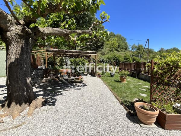 Maison
         8 pièces
        - 178 m² 650 000 € *