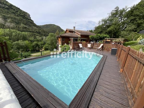 Maison
         8 pièces
        - 178 m² 650 000 € *