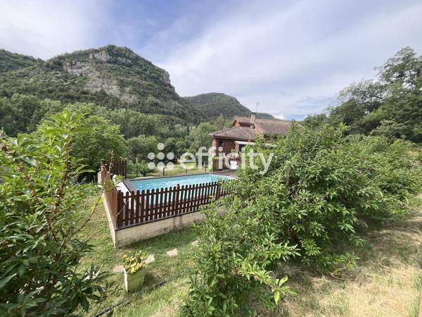 Maison
         8 pièces
        - 178 m² 650 000 € *