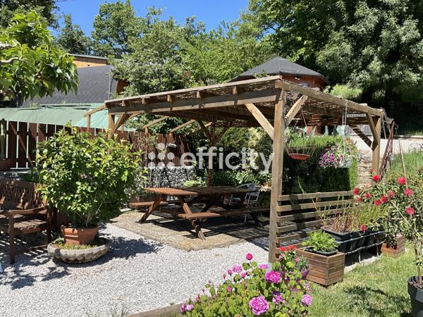 Maison
         8 pièces
        - 178 m² 650 000 € *