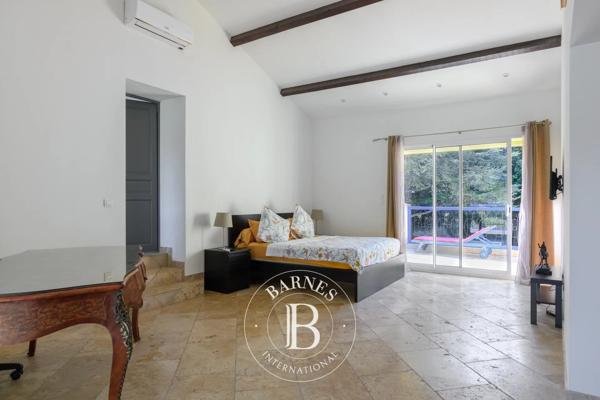 Ollioules, Maison  360 m² à vendre