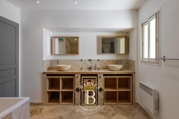 Ollioules, Maison  360 m² à vendre