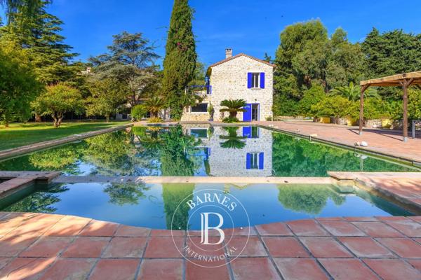 Ollioules, Maison  360 m² à vendre