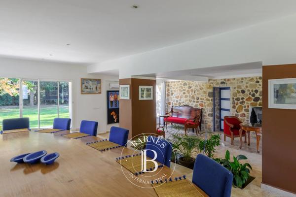 Ollioules, Maison  360 m² à vendre