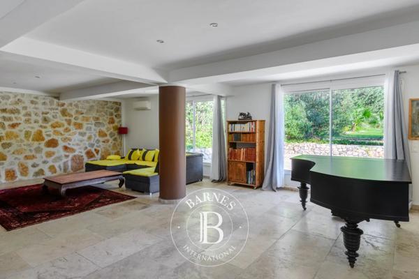 Ollioules, Maison  360 m² à vendre