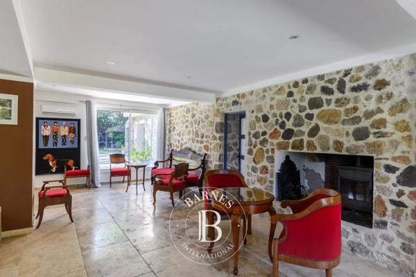 Ollioules, Maison  360 m² à vendre
