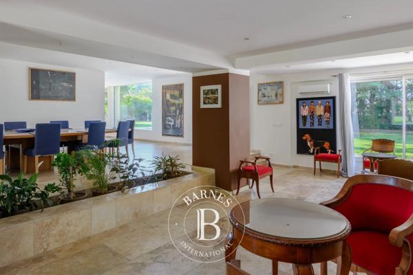 Ollioules, Maison  360 m² à vendre
