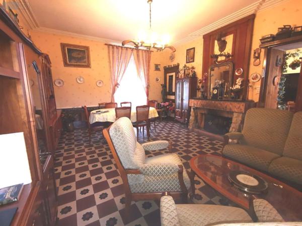 Maison de ville à vendre à Le Lude dans la Sarthe (72800), ref : 13861/1496