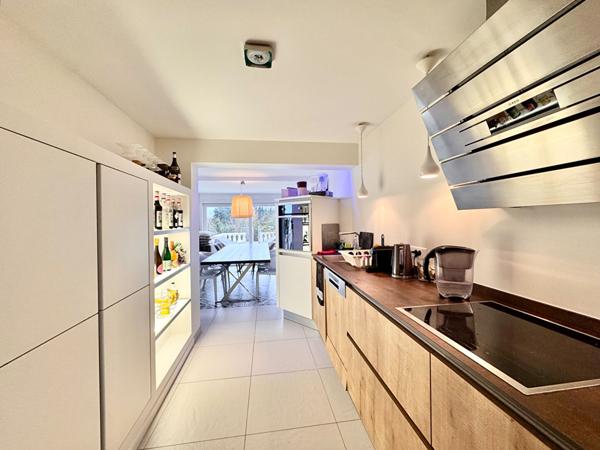 Immeuble de rapport 1 T4 + 1 T5 + 5 studios avec terrasses, jardin, garage, parkings, caves