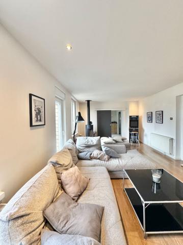 Immeuble de rapport 1 T4 + 1 T5 + 5 studios avec terrasses, jardin, garage, parkings, caves