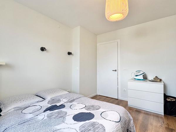 Immeuble de rapport 1 T4 + 1 T5 + 5 studios avec terrasses, jardin, garage, parkings, caves