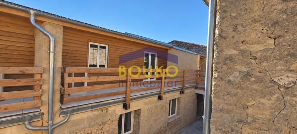 NOUVEAUTÉ - PREMIÈRE LOCATION AVEC TERRASSE Appartement T4 de 89 m² au 1er étage dans ancienne ferme de caract
