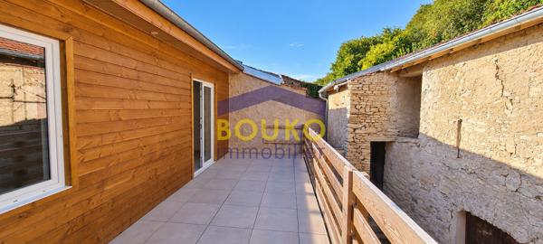 NOUVEAUTÉ - PREMIÈRE LOCATION AVEC TERRASSE Appartement T4 de 89 m² au 1er étage dans ancienne ferme de caract