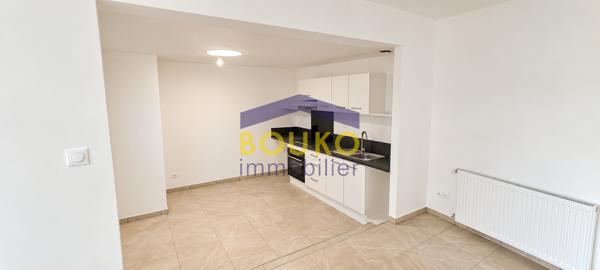 NOUVEAUTÉ - PREMIÈRE LOCATION AVEC TERRASSE Appartement T4 de 89 m² au 1er étage dans ancienne ferme de caract