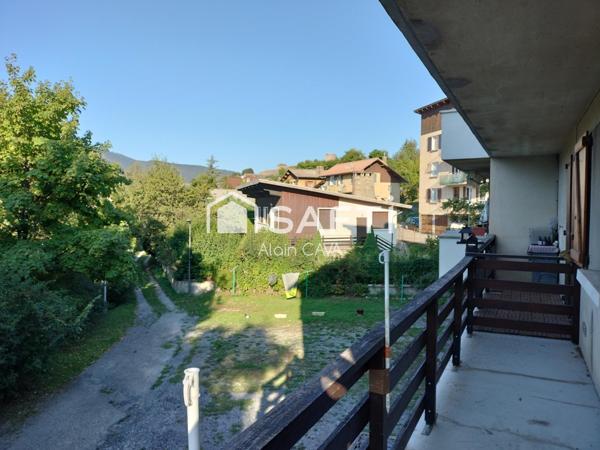 Appartement T2 de 43m² en rez de chaussée avec balcon, cave et petit jardin commun